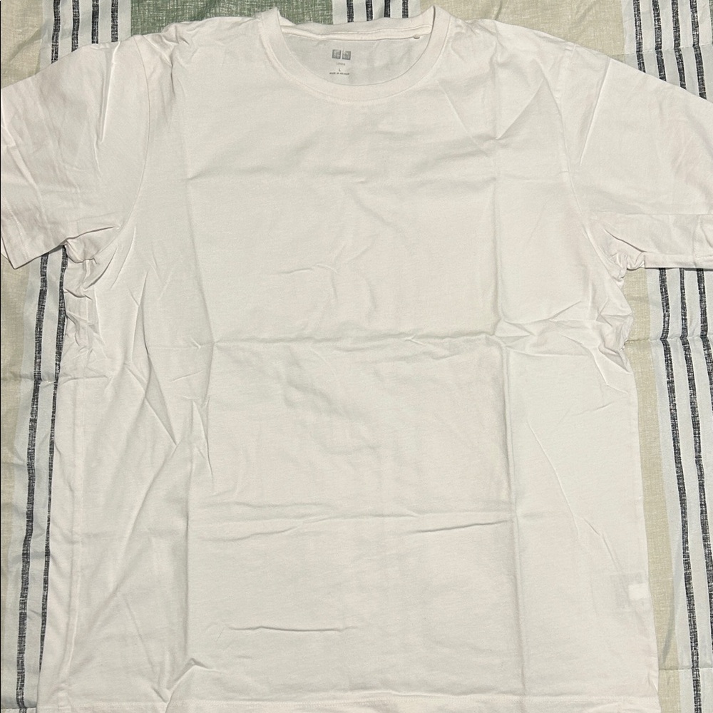 Uniqlo white tee